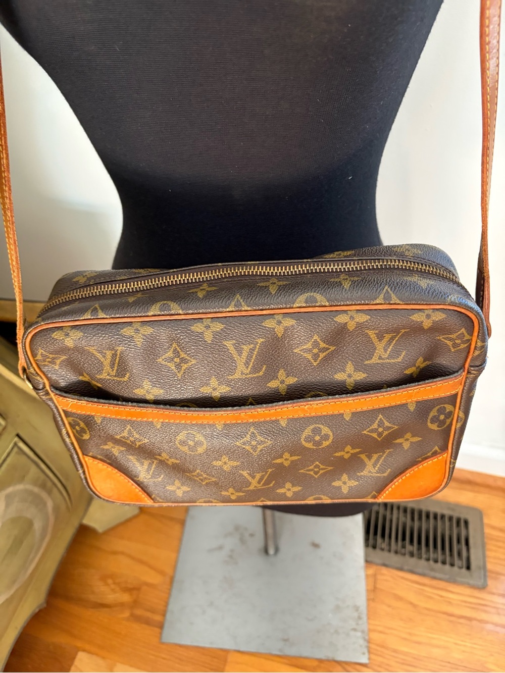 LOUIS VUITTON TROCADERO Monogram Crossbody Bag